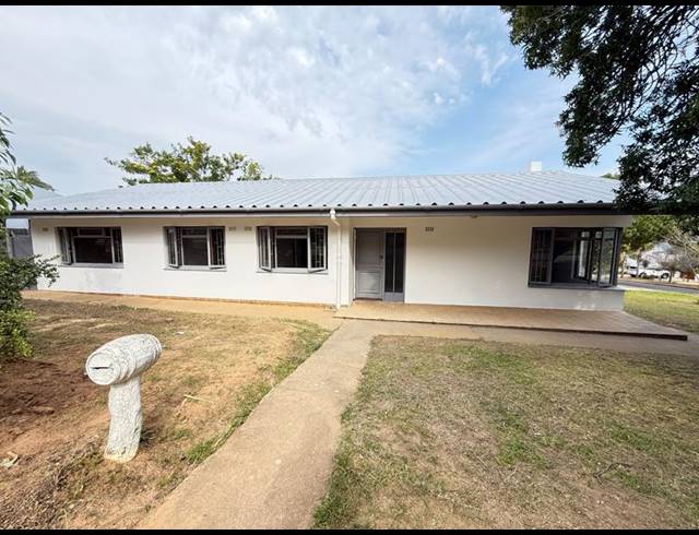 4 BEDROOM HOUSE FOR SALE IN BERGZICHT